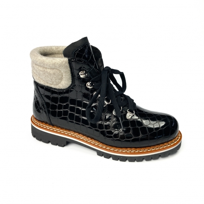 LA THUILE Beatrice Hiker Boot in Black